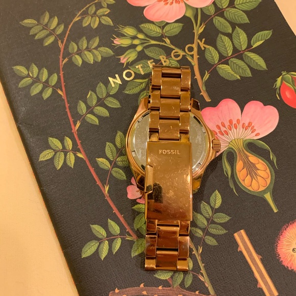 Gold Fossil watch with teal face - Picture 3 of 3